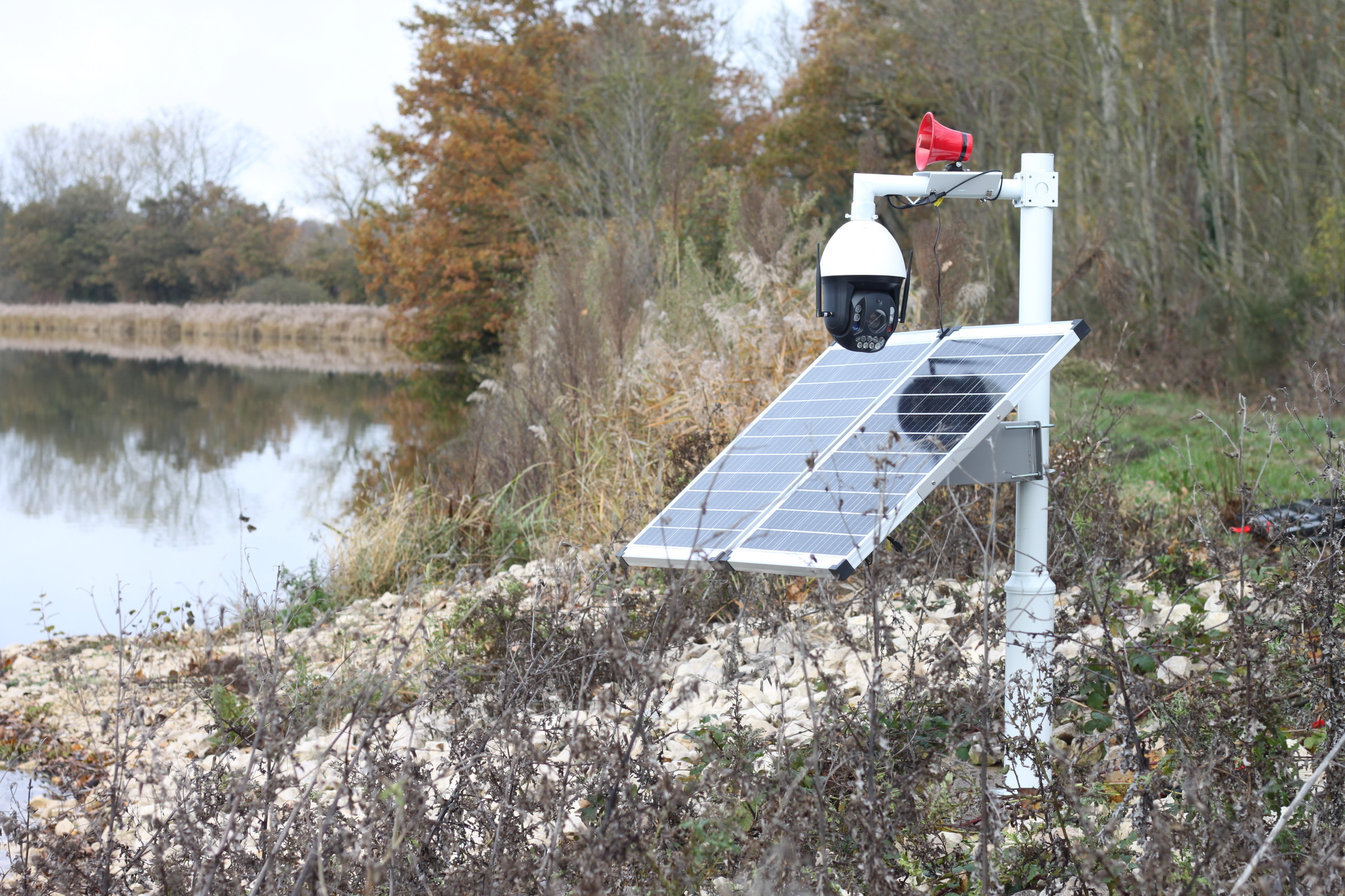 Pest Watch Tower by Anemos - Gardez un oeil sur chaque recoin de votre terrain, 24h/24.